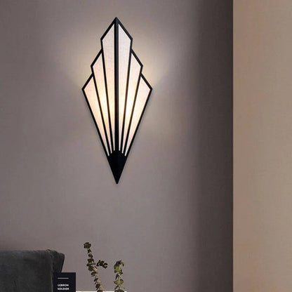 APPLIQUE MURALE DESIGN TRIANGULAIRE LED EN MÉTAL COLORÉ